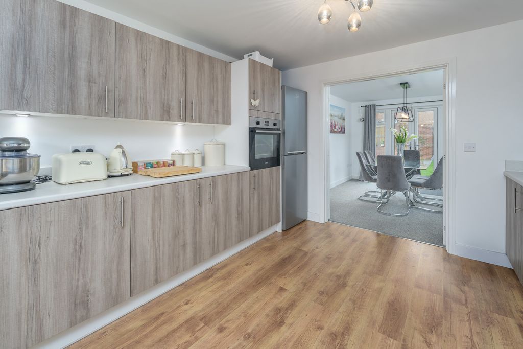 Property photo 3 of 33 Photo 6