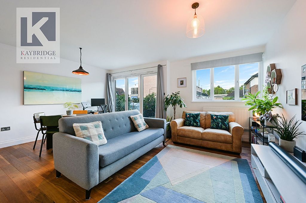 Property photo 3 of 11 Rosedale Road, Epsom - Kt17 2Jq