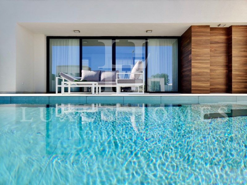 Property photo 2 of 40