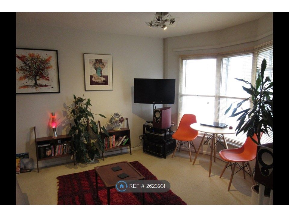 Property photo 2 of 12 Lounge