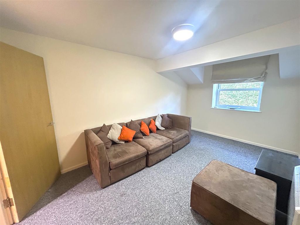 Property photo 2 of 8 Img_1549.Jpg