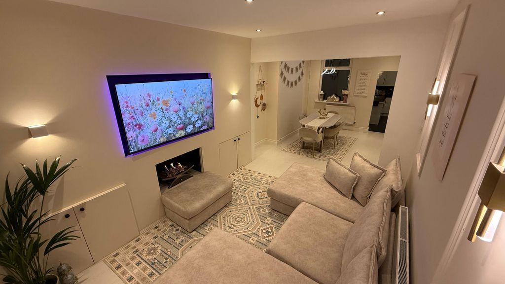 Property photo 2 of 21