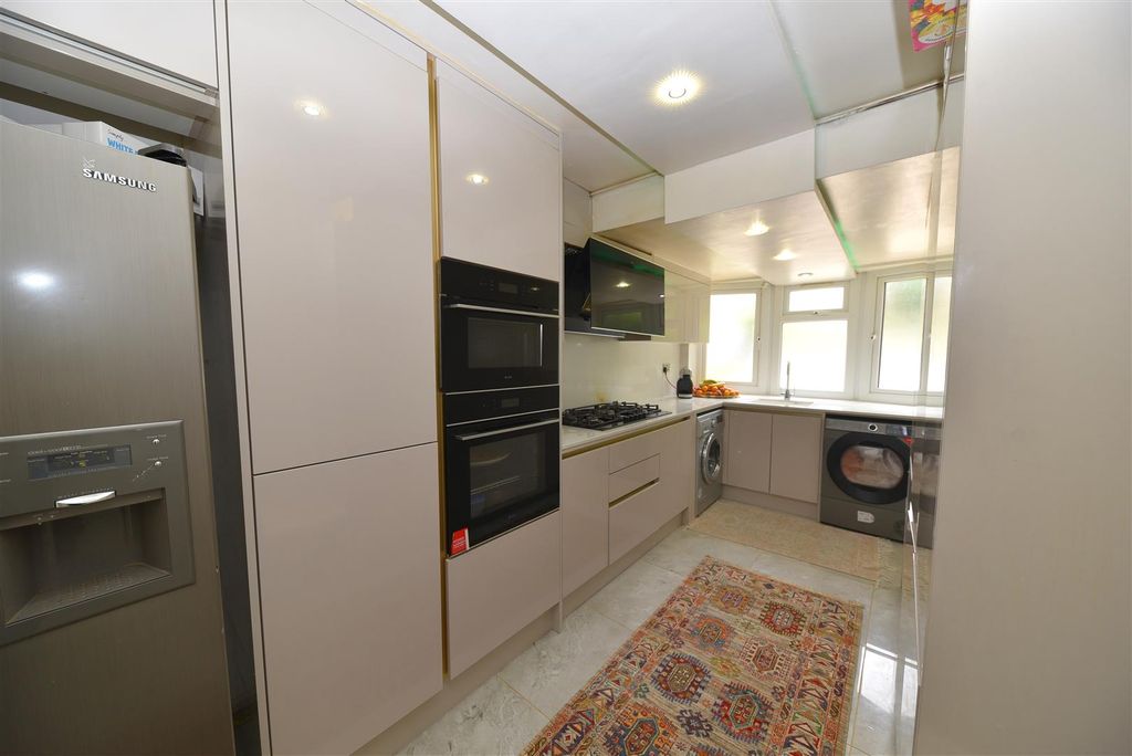 Property photo 3 of 20 Kitchen2.Jpg