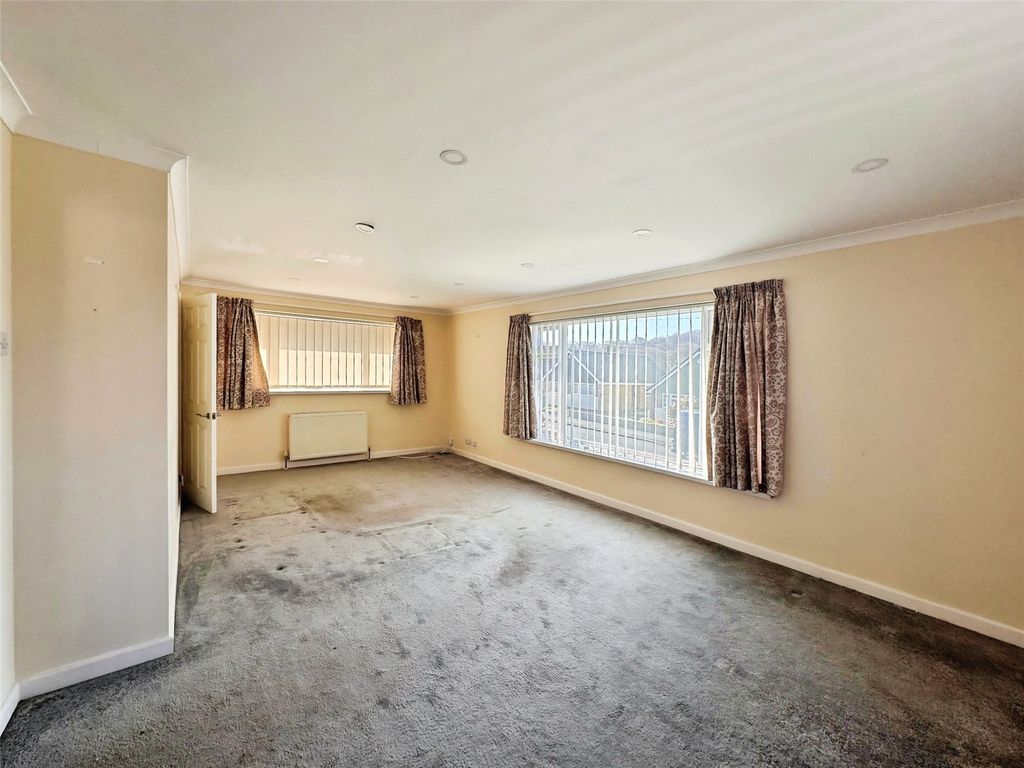 Property photo 2 of 14 Picture No. 12