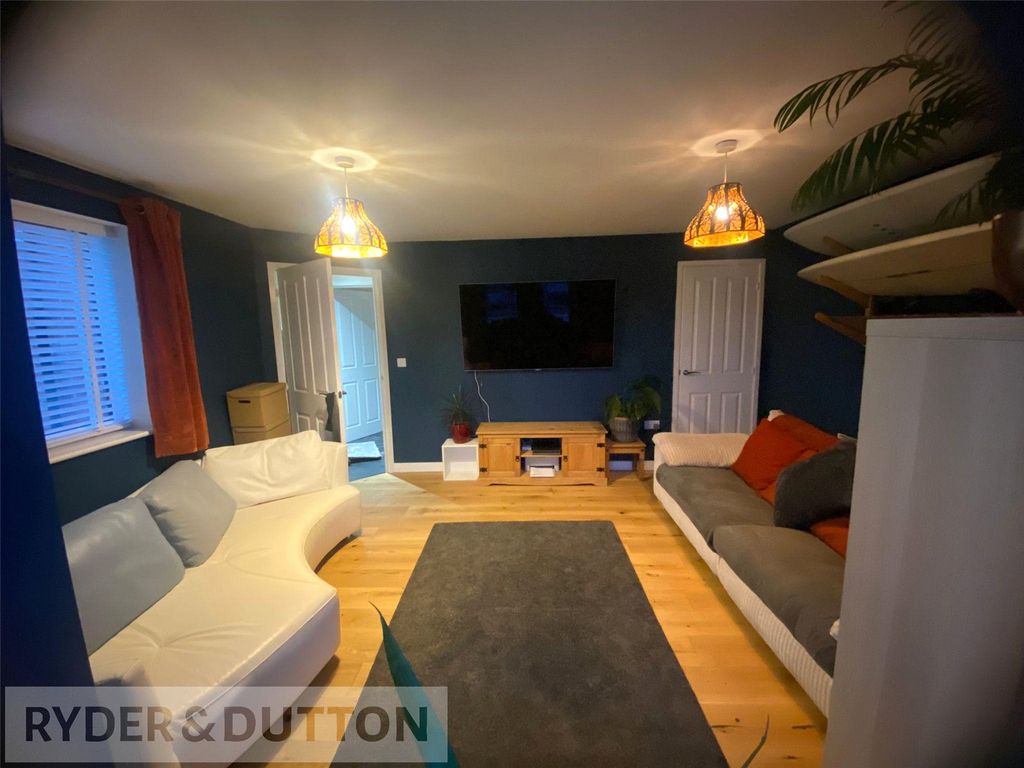 Property photo 3 of 16 Lounge