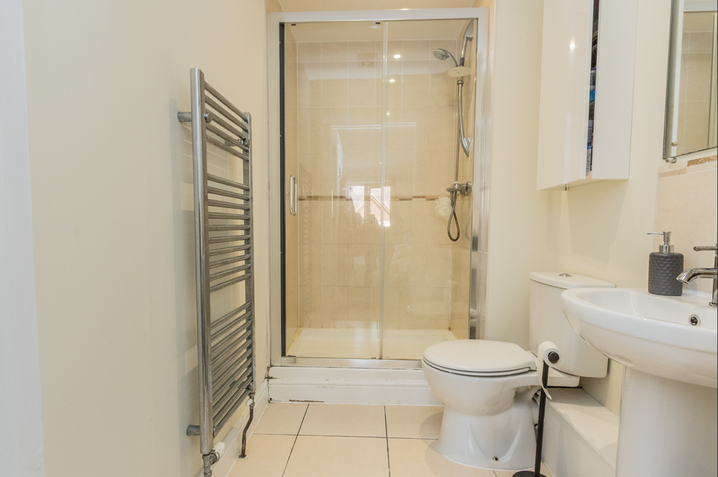 Property photo 3 of 9 Ensuite