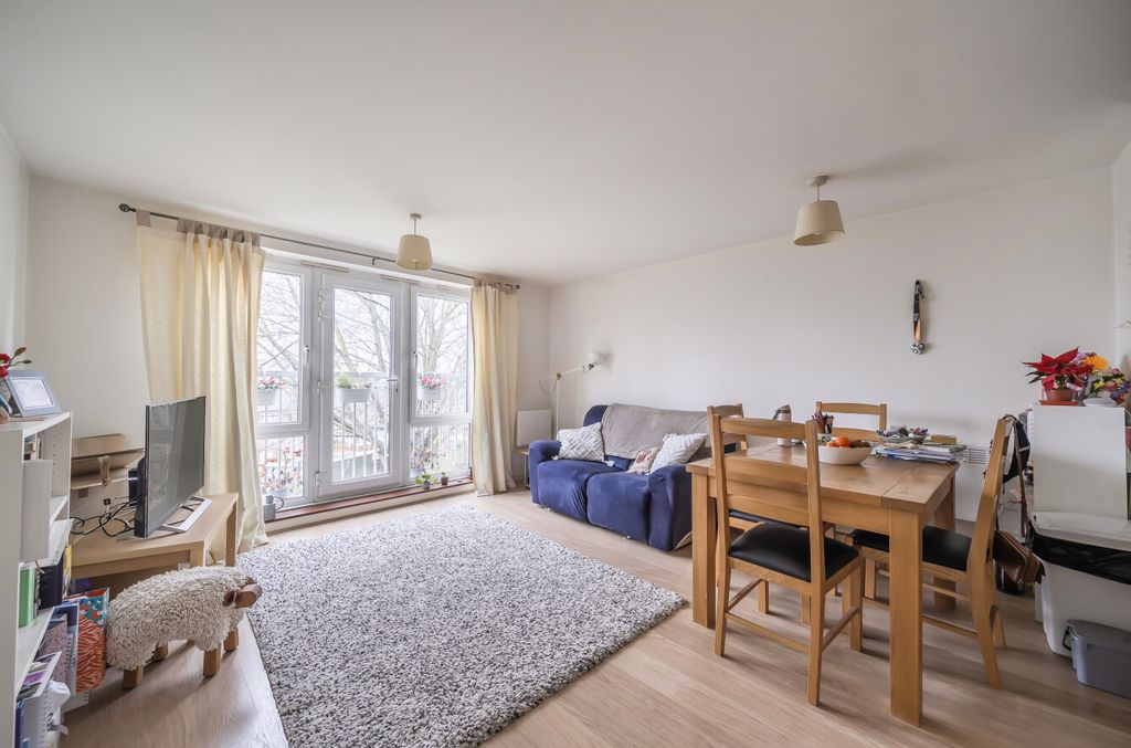 Property photo 3 of 6 1401934-5-6972593...