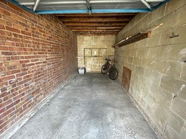 Property photo 2 of 5 Garage Internal