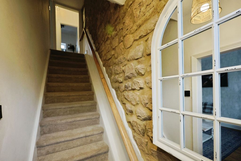 Property photo 2 of 11 Pbox-Img.Jpg