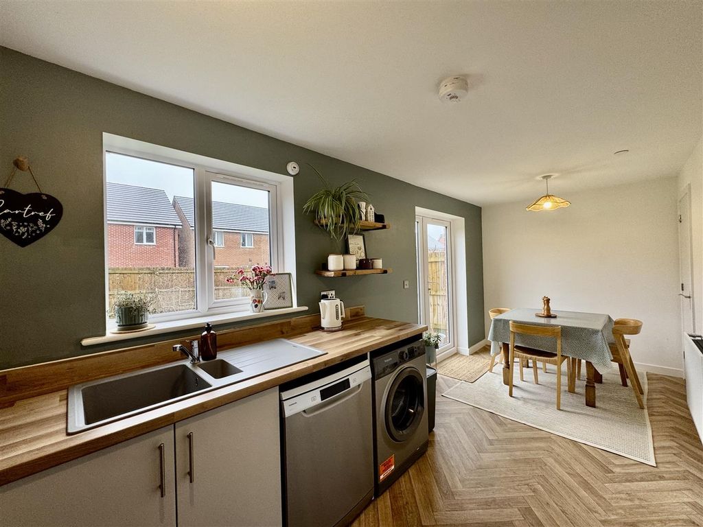 Property photo 3 of 18 Kitchen/Diner