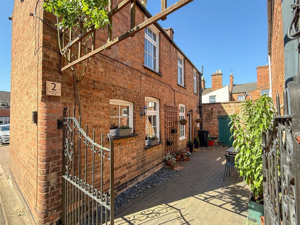 Property photo 1 of 10