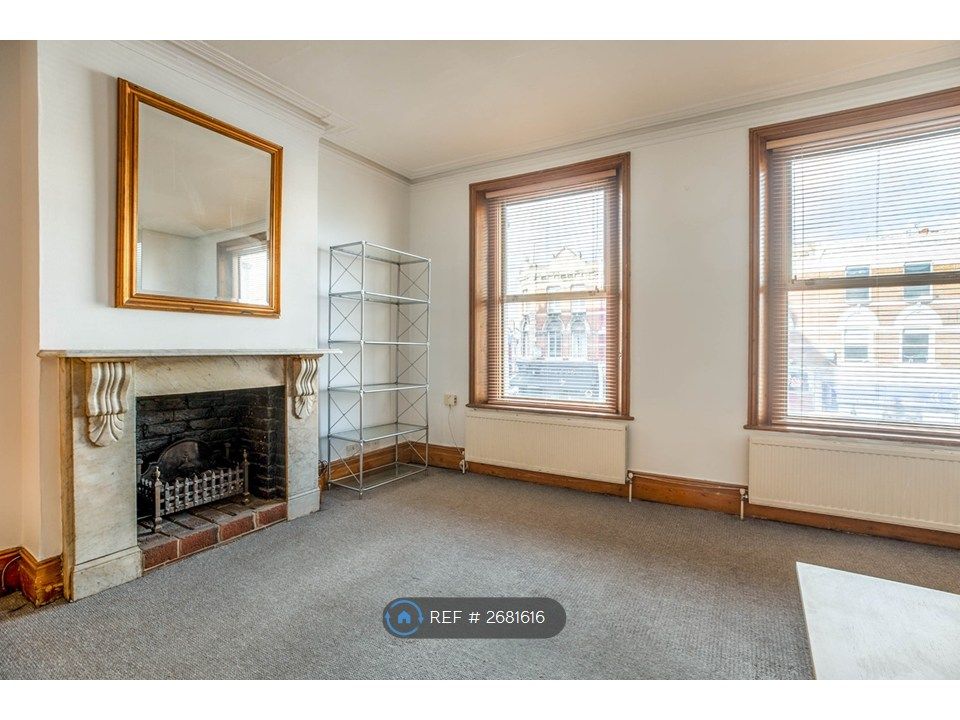 Property photo 1 of 17 Living Room