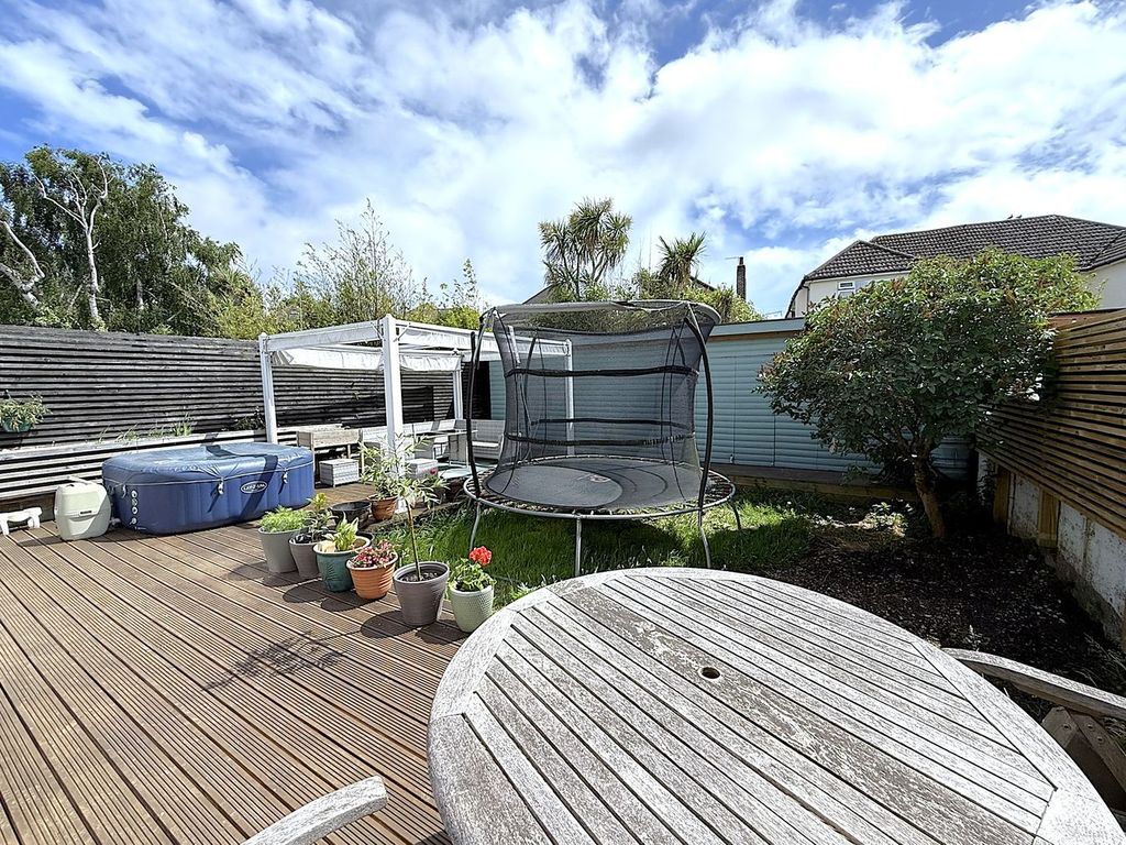 Property photo 2 of 32