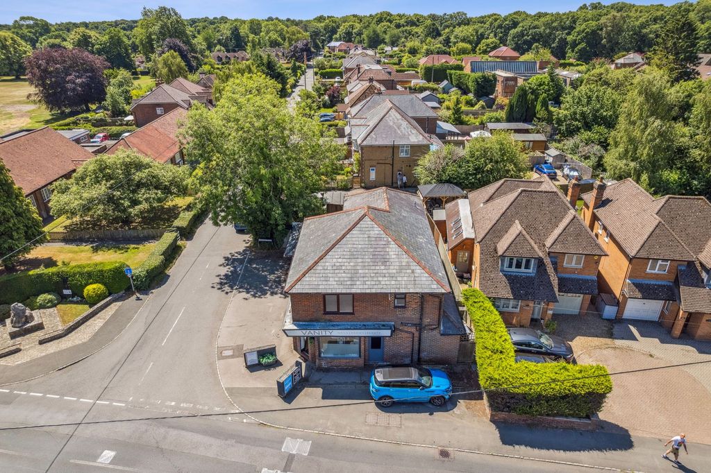 Property photo 1 of 23 Photo 8