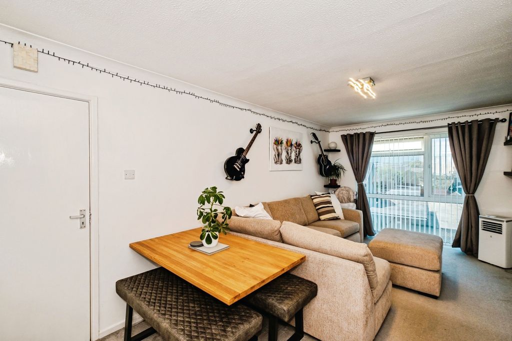 Property photo 2 of 11 Pbox-Img.Jpg