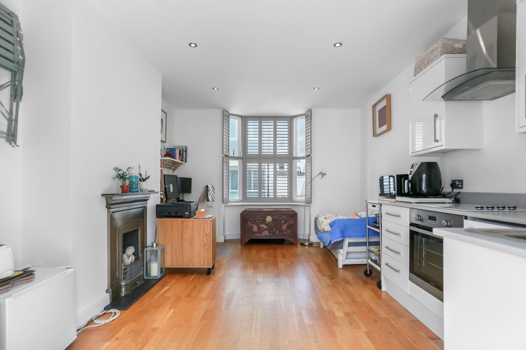 Property photo 2 of 14 296A6642