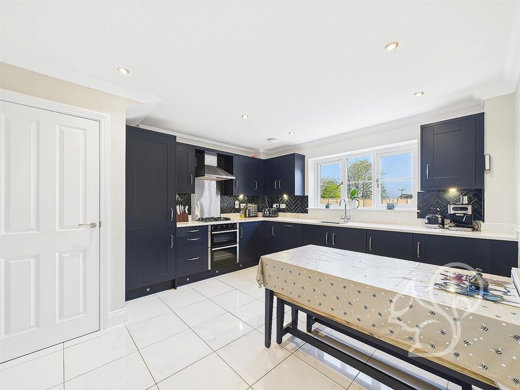 Property photo 2 of 21 Kitchen