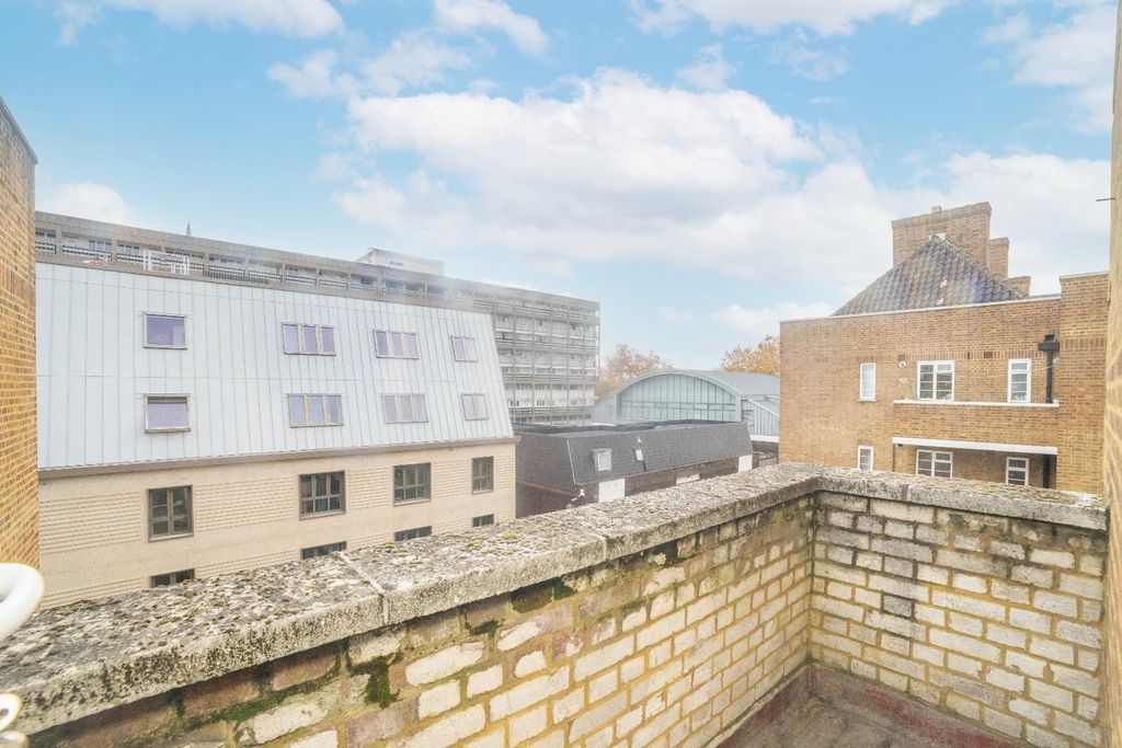 Property photo 3 of 10 Balcony