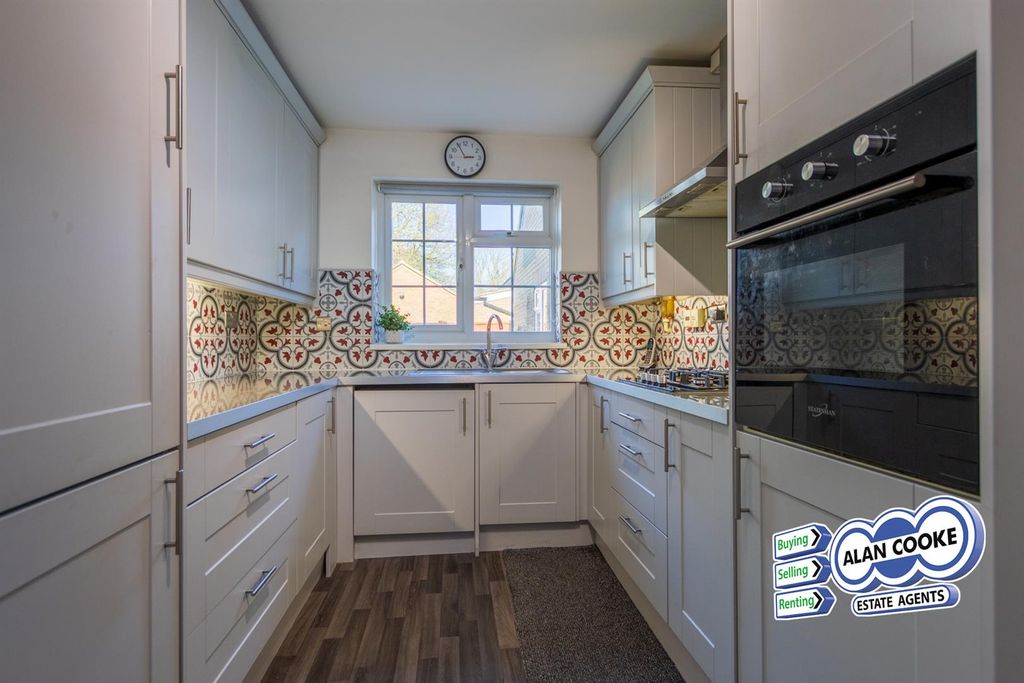 Property photo 2 of 20 Kitchen