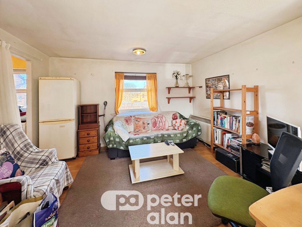 Property photo 3 of 9 Living