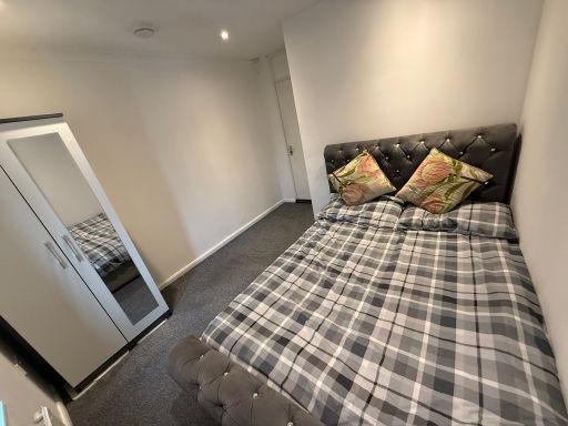 Property photo 1 of 11 Cover