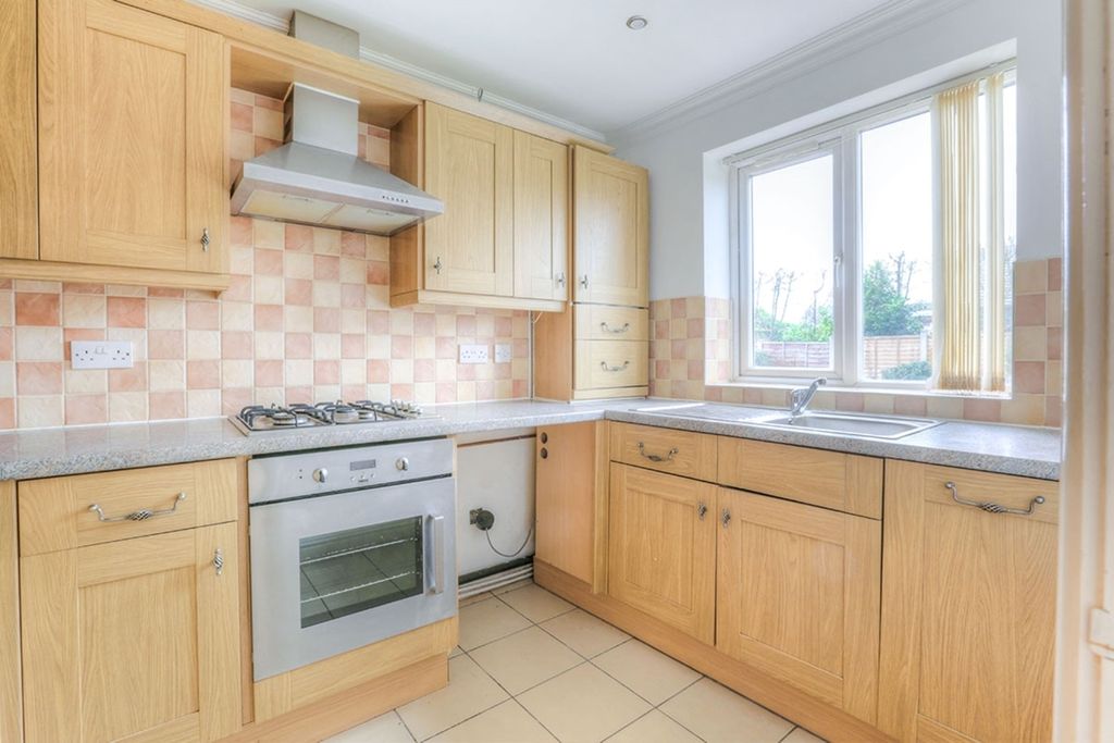 Property photo 2 of 9 Kitchen