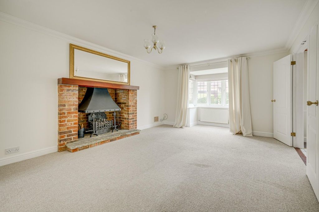 Property photo 2 of 28