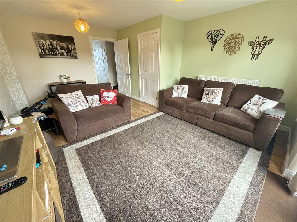 Property photo 2 of 18 Lounge