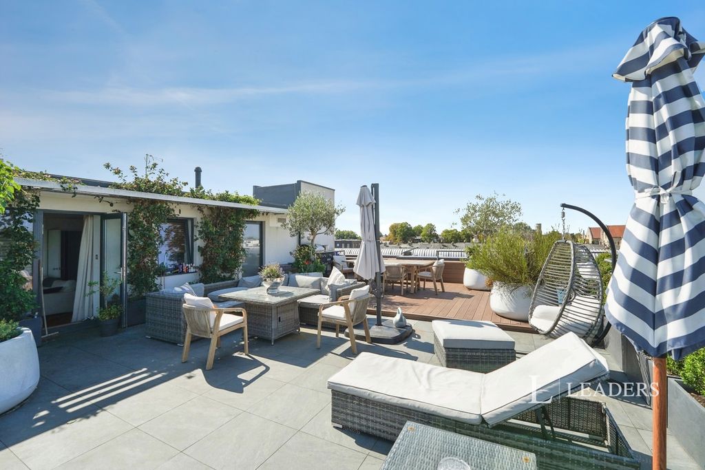 Property photo 1 of 16 Pbox-Img.Jpg