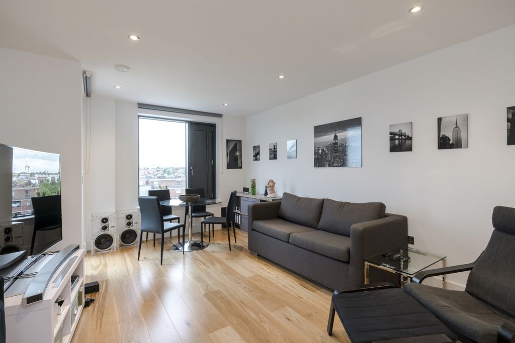 Property photo 1 of 8 1
