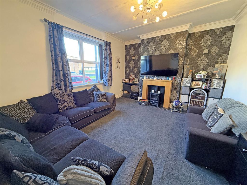 Property photo 2 of 12 John Street Lounge.Jpg