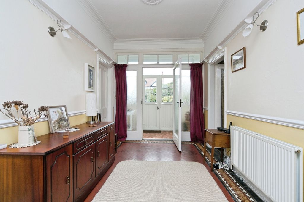 Property photo 2 of 16 Photo