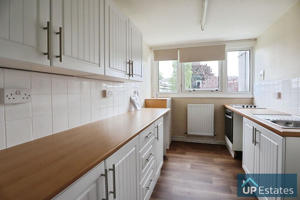Property photo 3 of 6 Kitchen