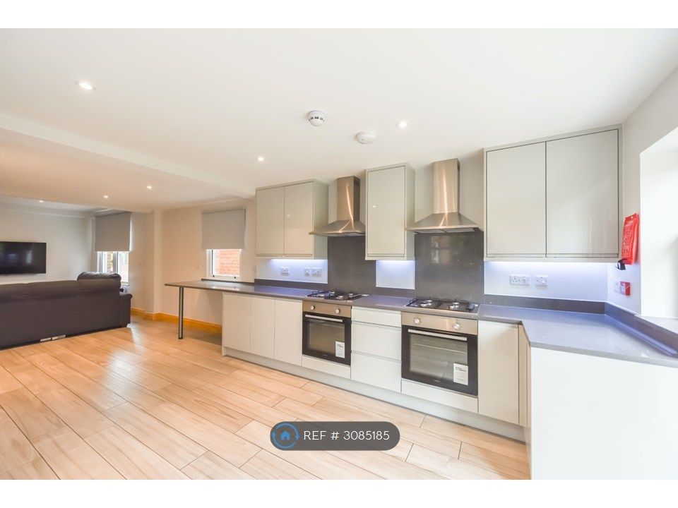 Property photo 3 of 15 Kitchen