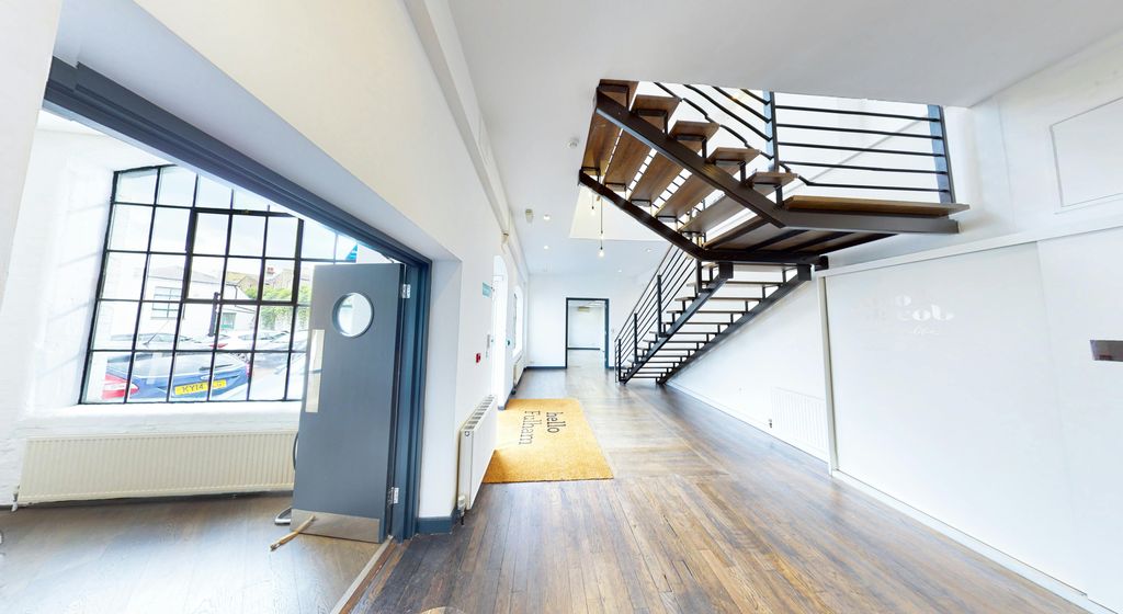 Property photo 3 of 10 Melbray House Hurlingham Rd Fulham Sw6 Office To Let West London Entrance Mp.Jpg