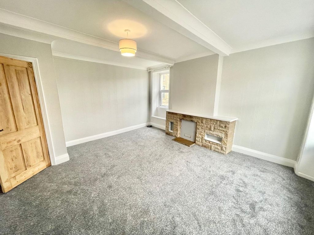 Property photo 3 of 12 Lounge