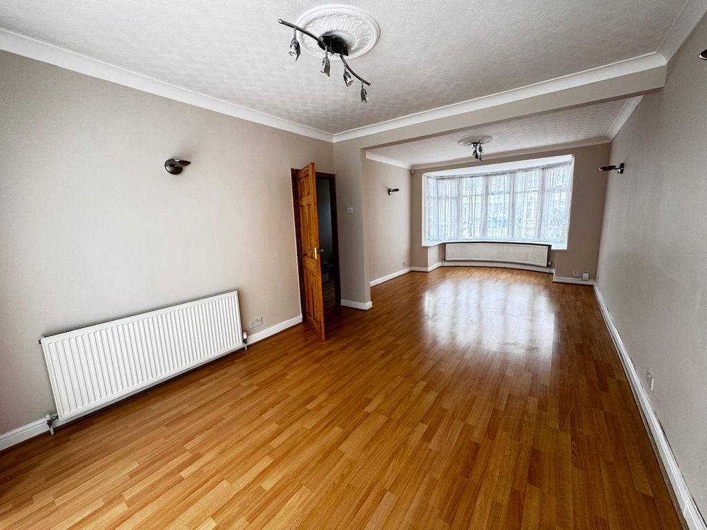 Property photo 3 of 15 Photo 4