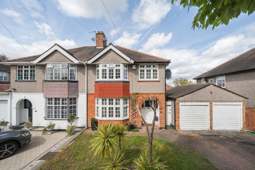Property photo 1 of 16 1438156-18-69E0d4...
