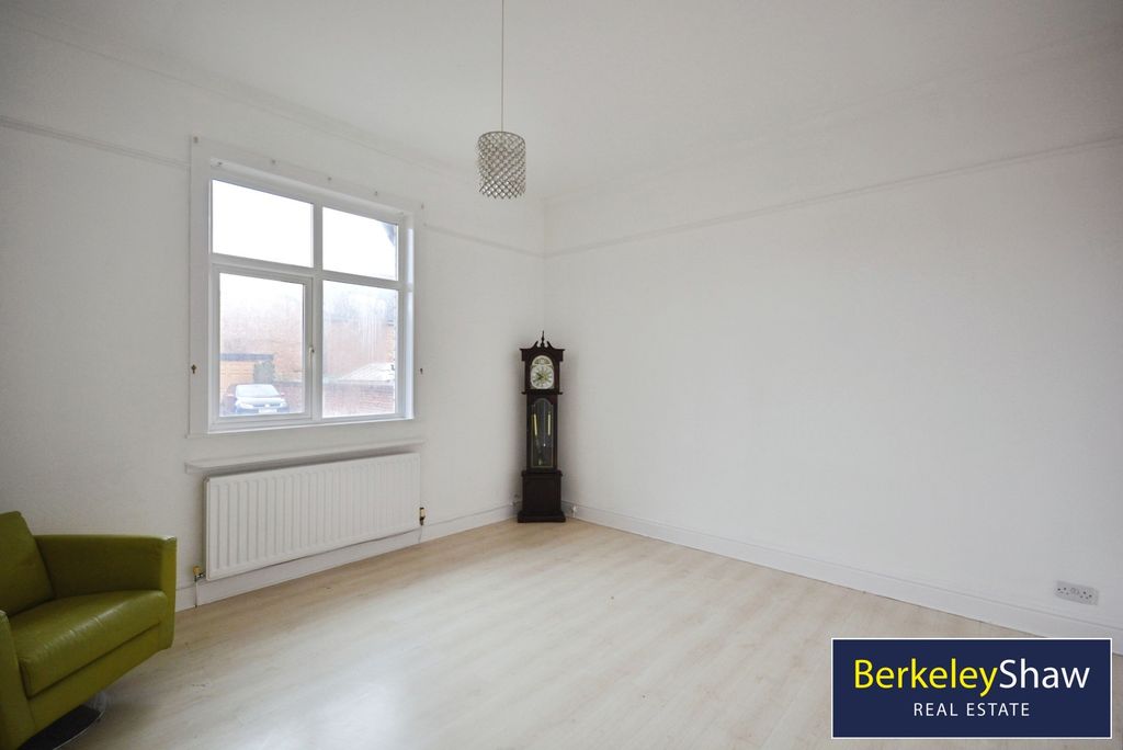 Property photo 2 of 9 Living Room