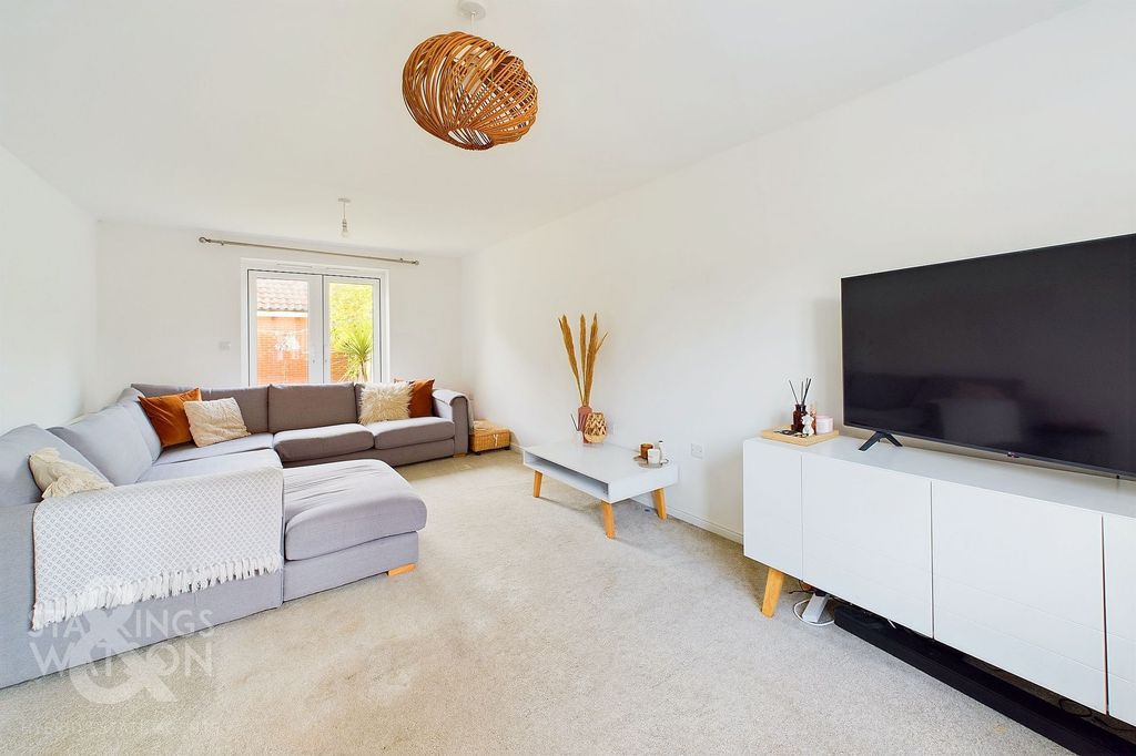 Property photo 2 of 21