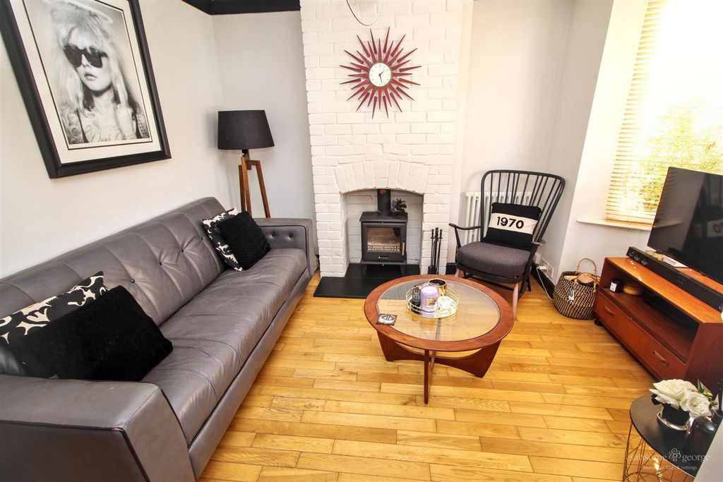 Property photo 3 of 17 Living Room