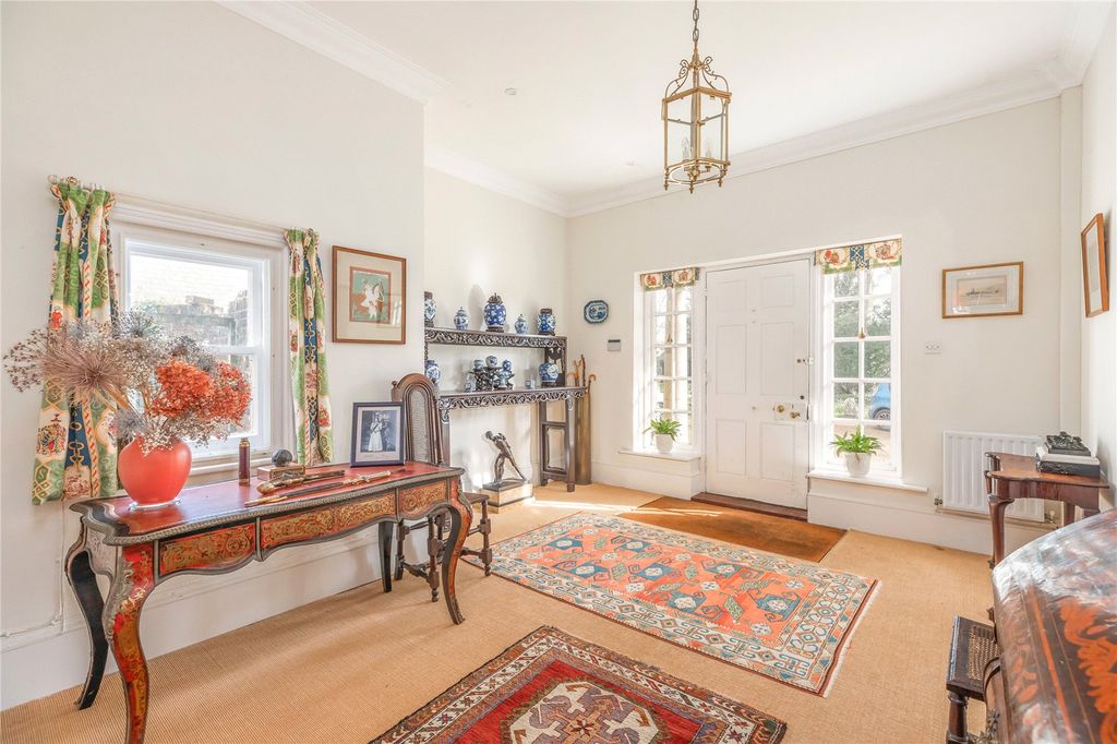 Property photo 2 of 27 Entrance Hall
