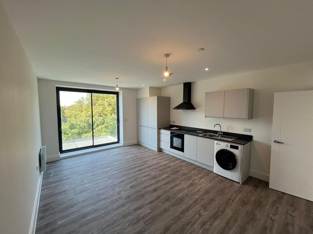 Property photo 1 of 10 Kitchen