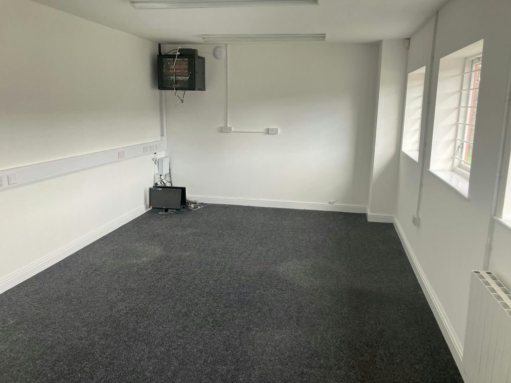 Property photo 3 of 8 20251016_111157266_Ios.Jpeg