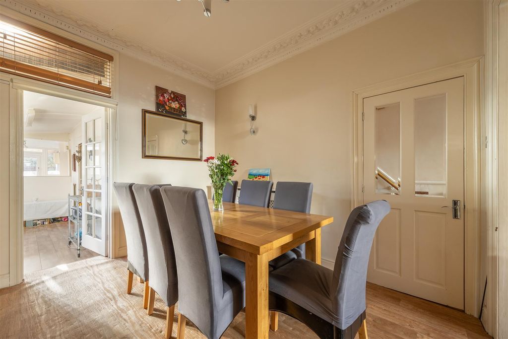 Property photo 3 of 36 Glenarm Road, E5