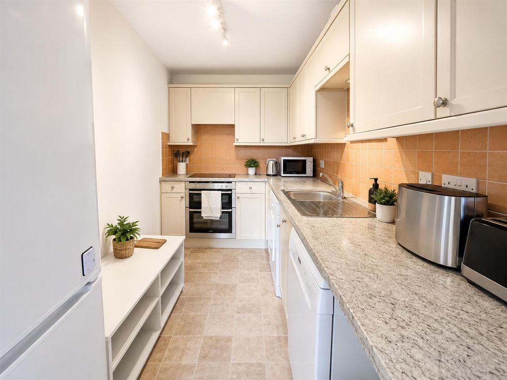 Property photo 2 of 7 Kitchen