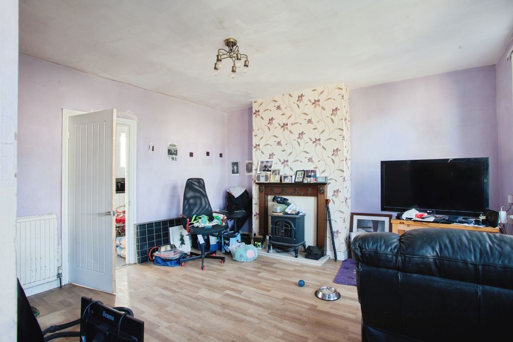 Property photo 3 of 15