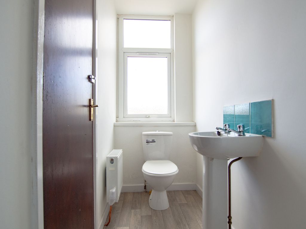 Property photo 3 of 4 Bathroom