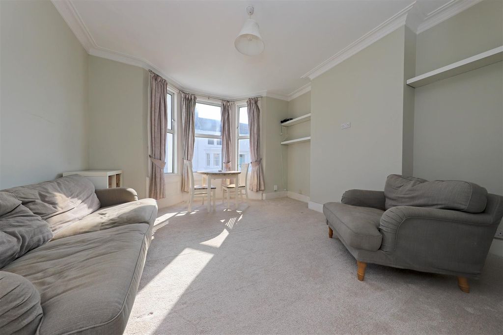 Property photo 3 of 13 Nicholas James Goldstone Living_.Jpg