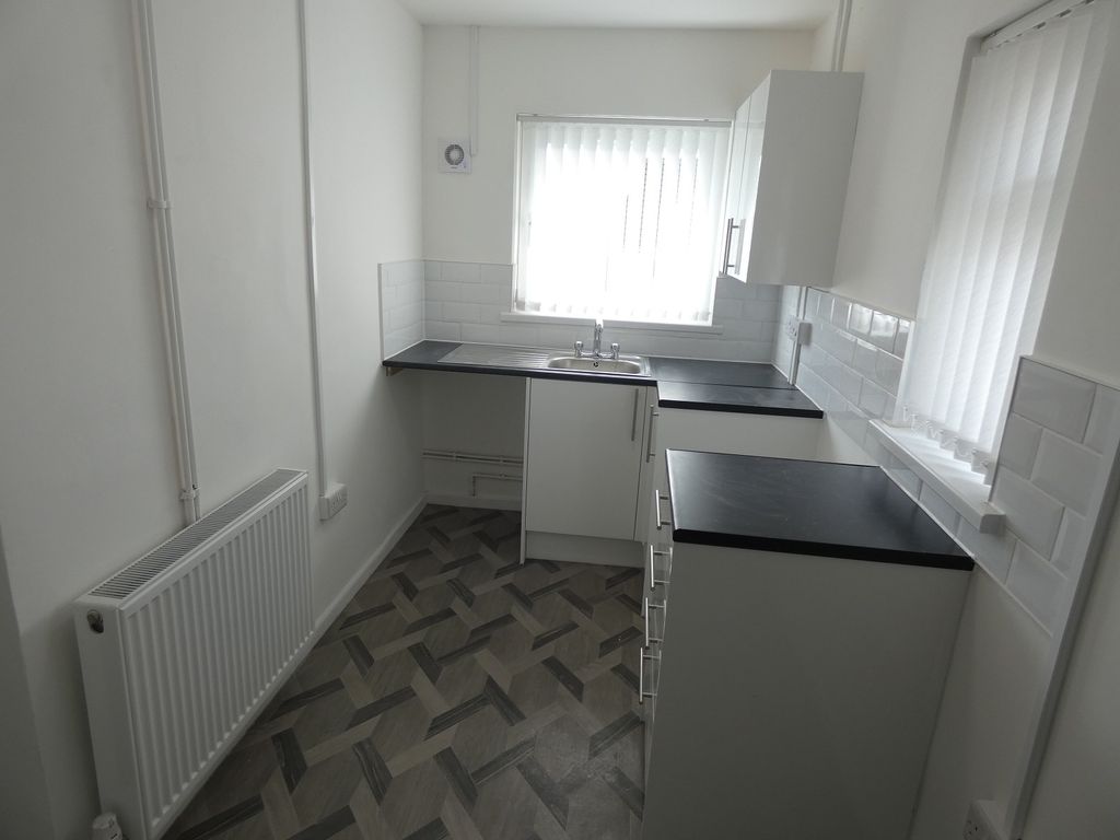 Property photo 3 of 8 Kitchen